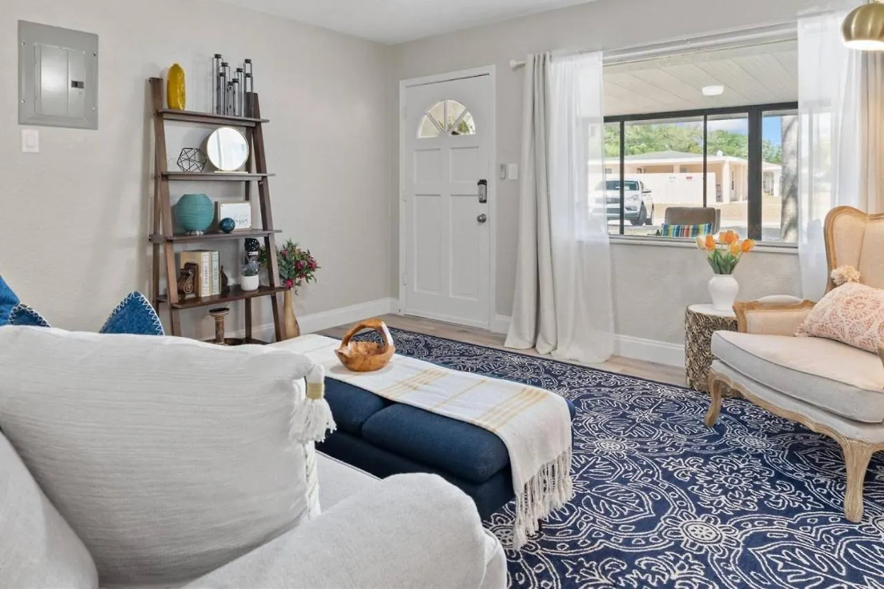 Tranquil Times A Serene 3Br Close To Rj Stadium With Screened Heated Pool, Outdoor Kitchen And Yard Chess Tampa Ferienhaus