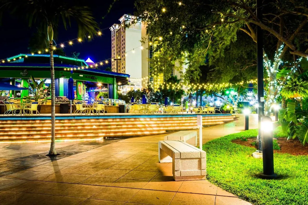 Ferienhaus Tranquil Times A Serene 3Br Close To Rj Stadium With Screened Heated Pool, Outdoor Kitchen And Yard Chess Tampa USA