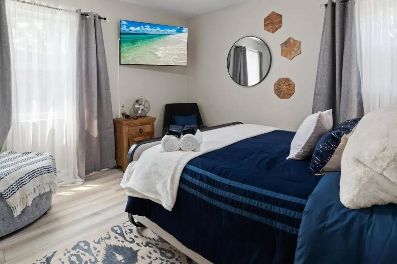 Ferienhaus Tranquil Times A Serene 3Br Close To Rj Stadium With Screened Heated Pool, Outdoor Kitchen And Yard Chess Tampa