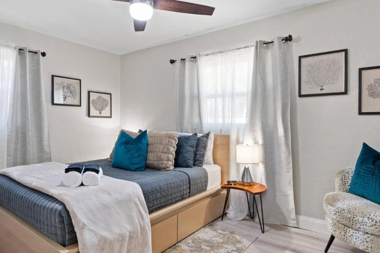 Tranquil Times A Serene 3Br Close To Rj Stadium With Screened Heated Pool, Outdoor Kitchen And Yard Chess Tampa USA